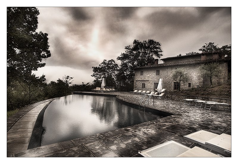 Esterno rustico residenziale.