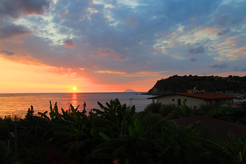 Santa Maria di Ricadi - Capo Vaticano VV - vista sullo Stromboli