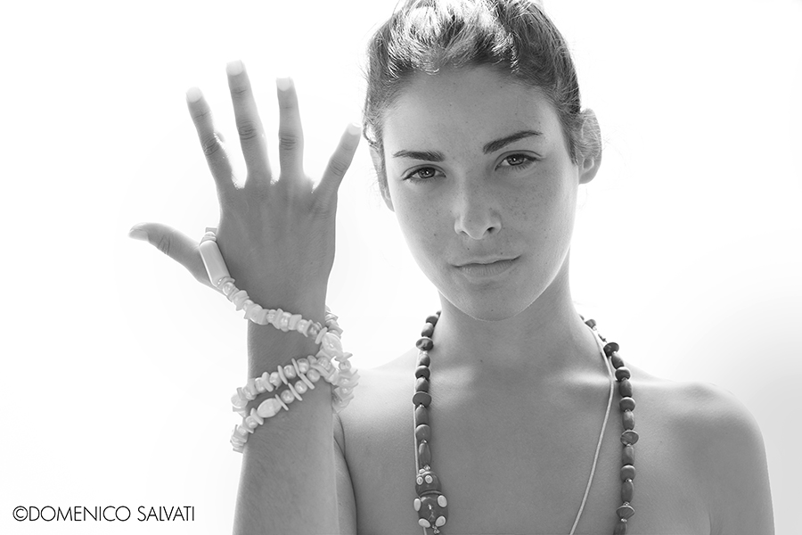 Lei � una costruttrice di collane