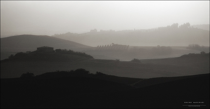 Sfumature di grigo sulle colline