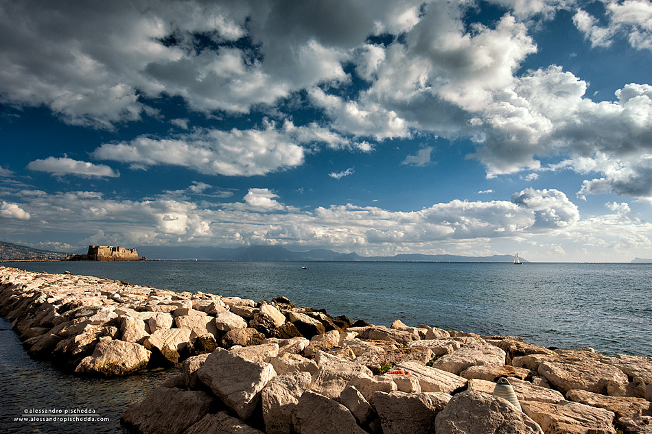Napoli, via Caracciolo