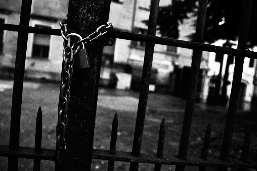 Alcuni cancelli devono rimanere chiusi..