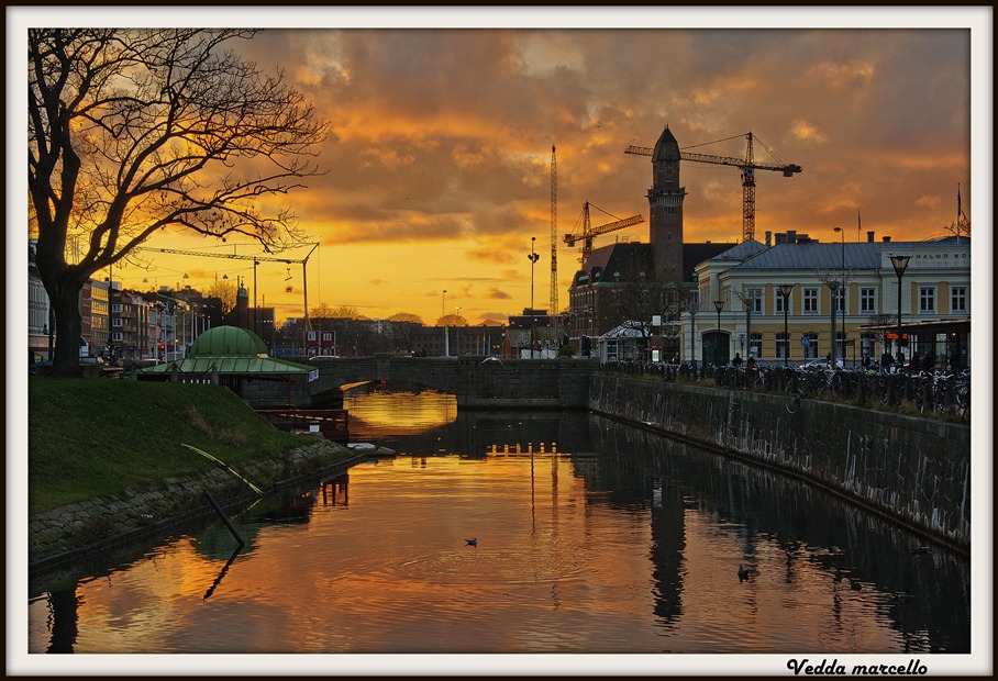 Il tramonto in citta�