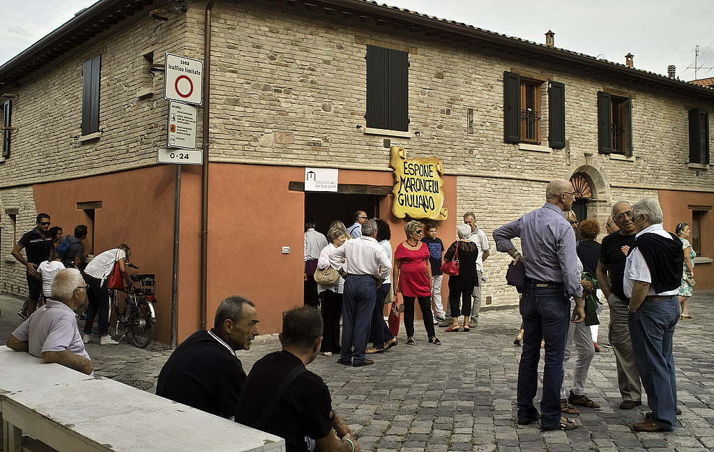 Espone Maroncelli ..