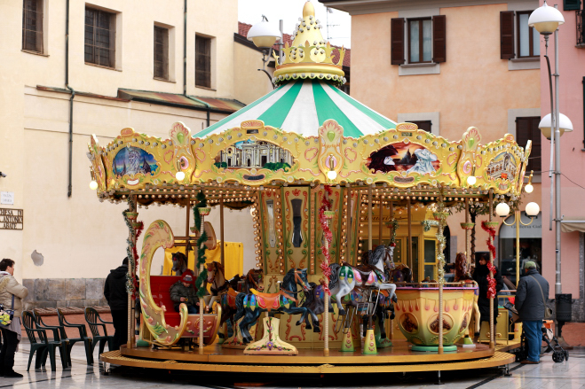 GIRA E RIGIRA .....................