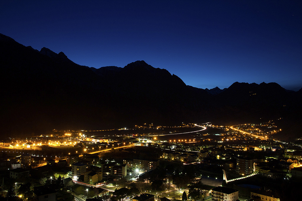 pont saint martin di sera