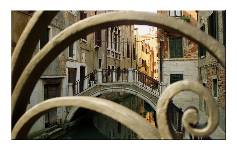 Venezia attraverso un..........ricciolo