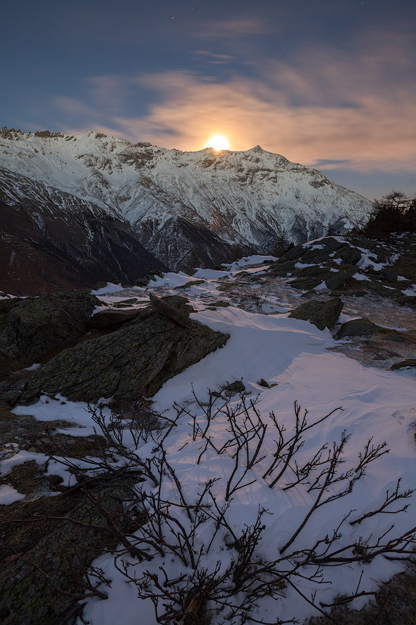 Moonrise above Rocciamelone