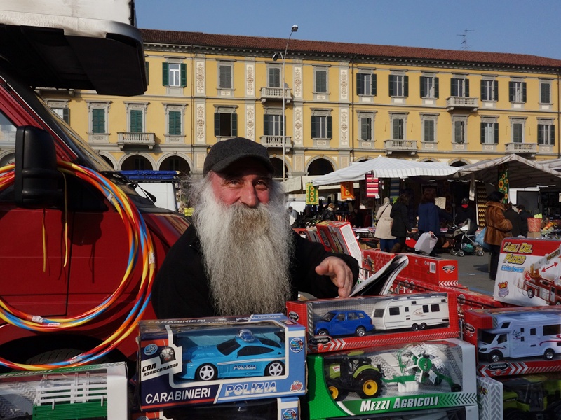 L'uomo del banco dei giocattoli