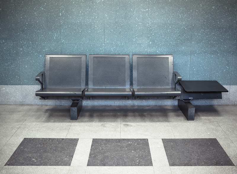 "Atrii a piastrelle di stazioni secondarie"