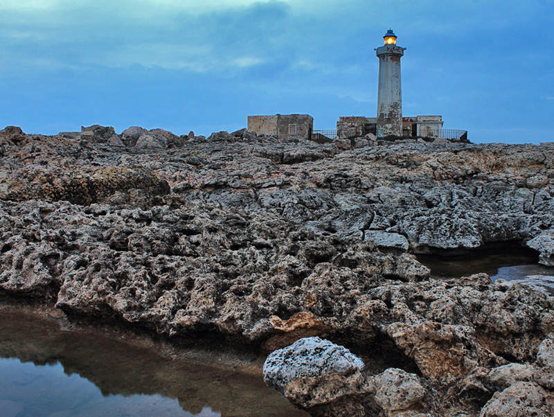 faro all'alba