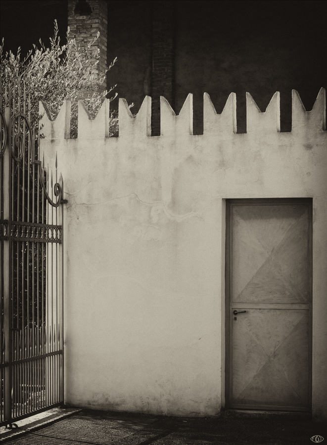 casa mia casa mia per piccina che tu sia tu mi sembri una badia