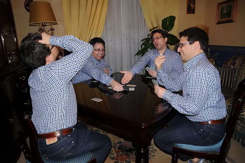 una strana partita a carte