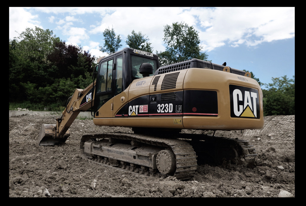 CAT 323