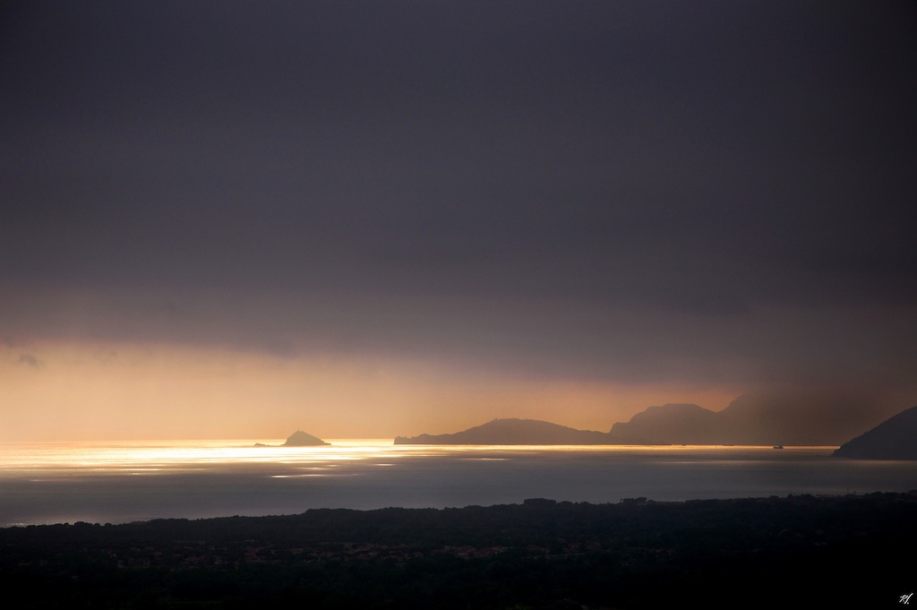 ...il sole tra la pioggia...