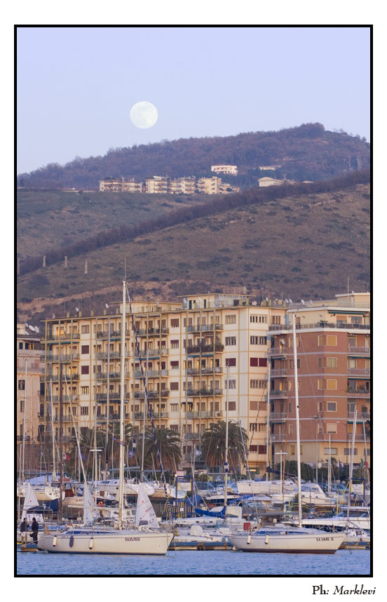 alba di luna verticale