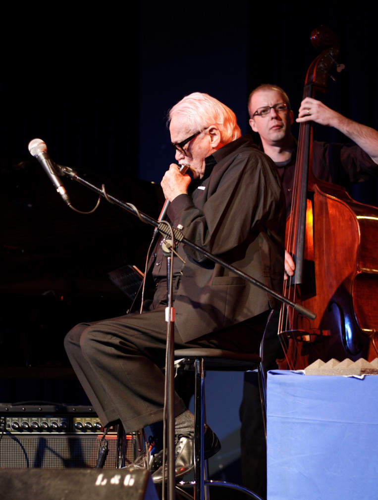 Plaing in that little space ...