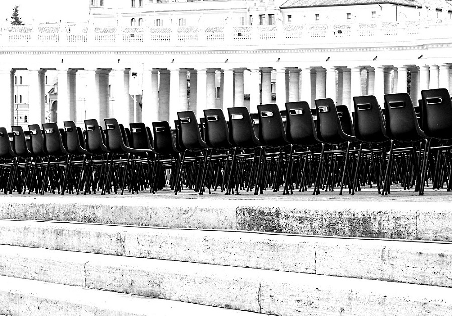 Alto contrasto in Vaticano