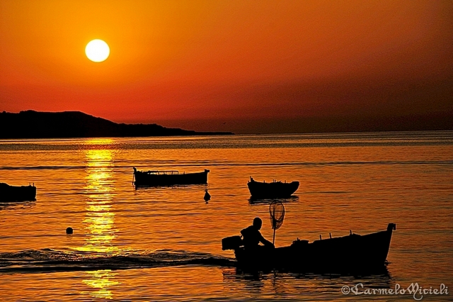 a pesca nell'oro del mattino