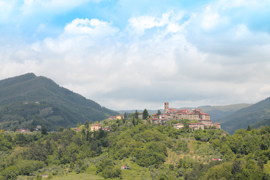 Paesino nelle colline toscane