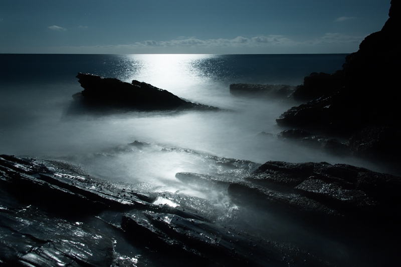 Scogliera al chiaro di luna