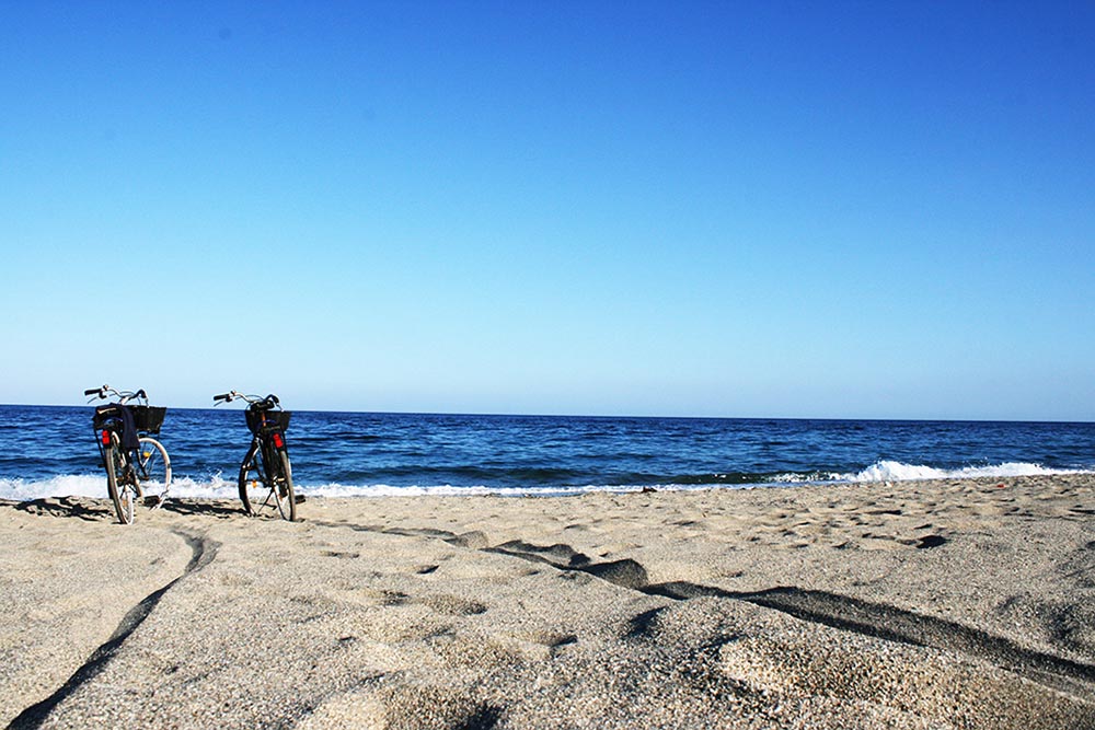 In bici al mare...