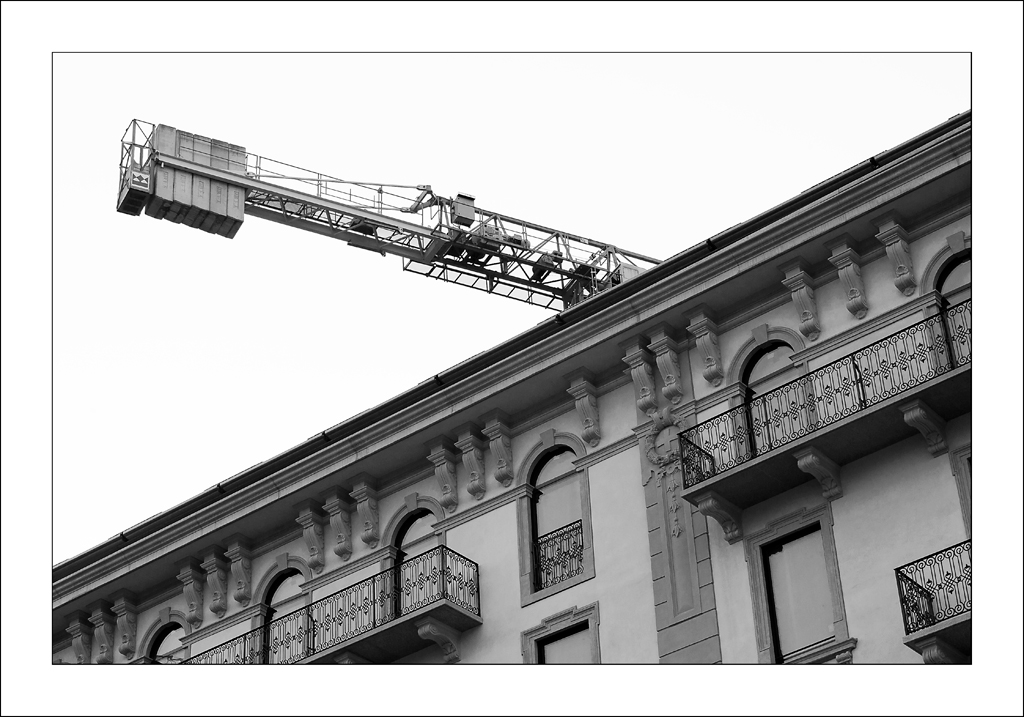 incombe sul nostro passato...