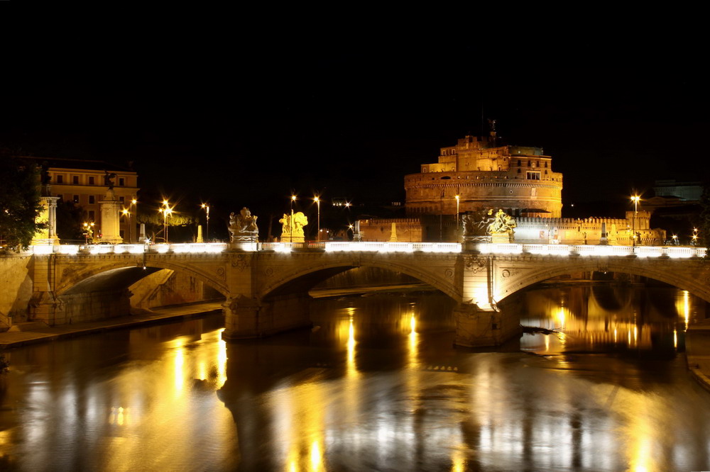 Roma by night