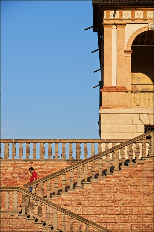 Villa Vescovi - Particolare ( e uomo con maglia rossa)