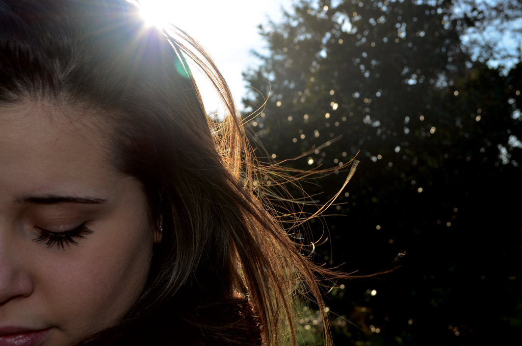 Il vento sfiora i capelli, il sole li rende vivi