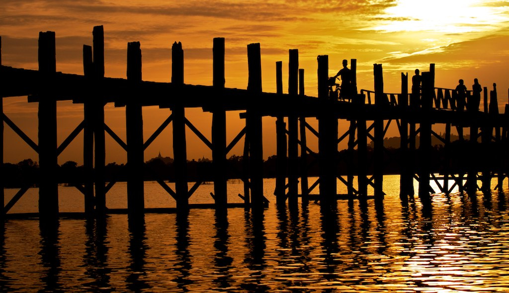 Tramonto sul ponte di tek