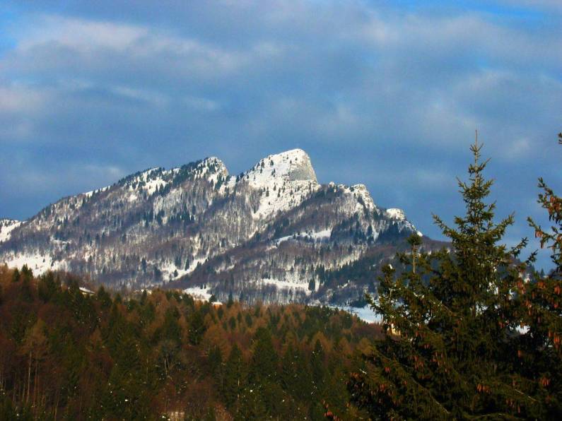 montagna innevata