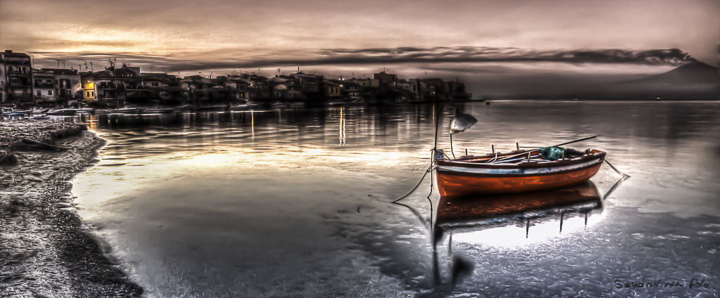 Barca surreale a Brucoli