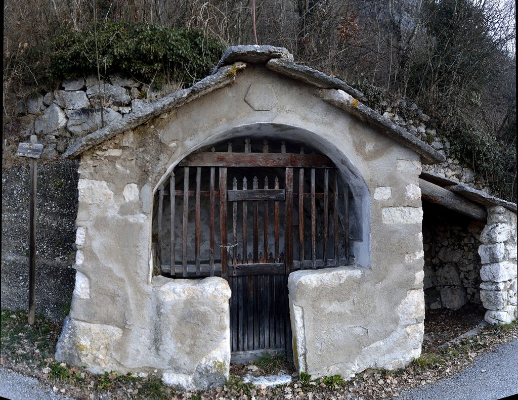 Capitello rupestre...con le ali