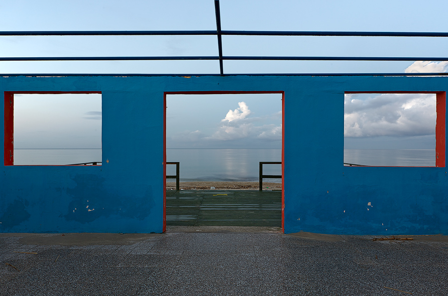 A p e r t u r e...  a E s t