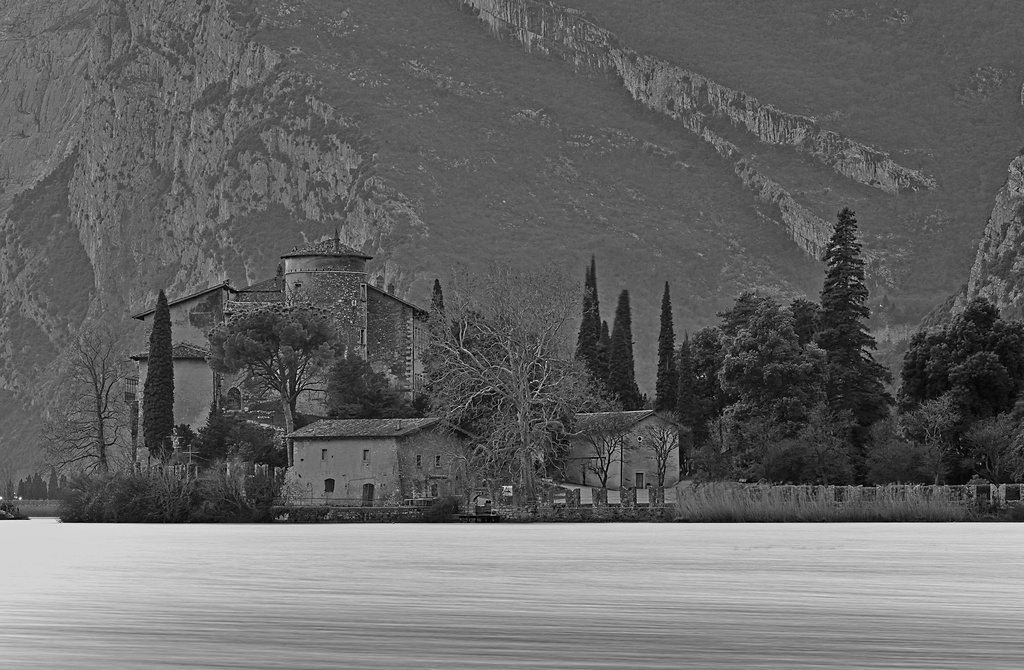 Castel Toblino b&w