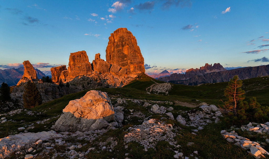 Ultime luci sulle 5 torri