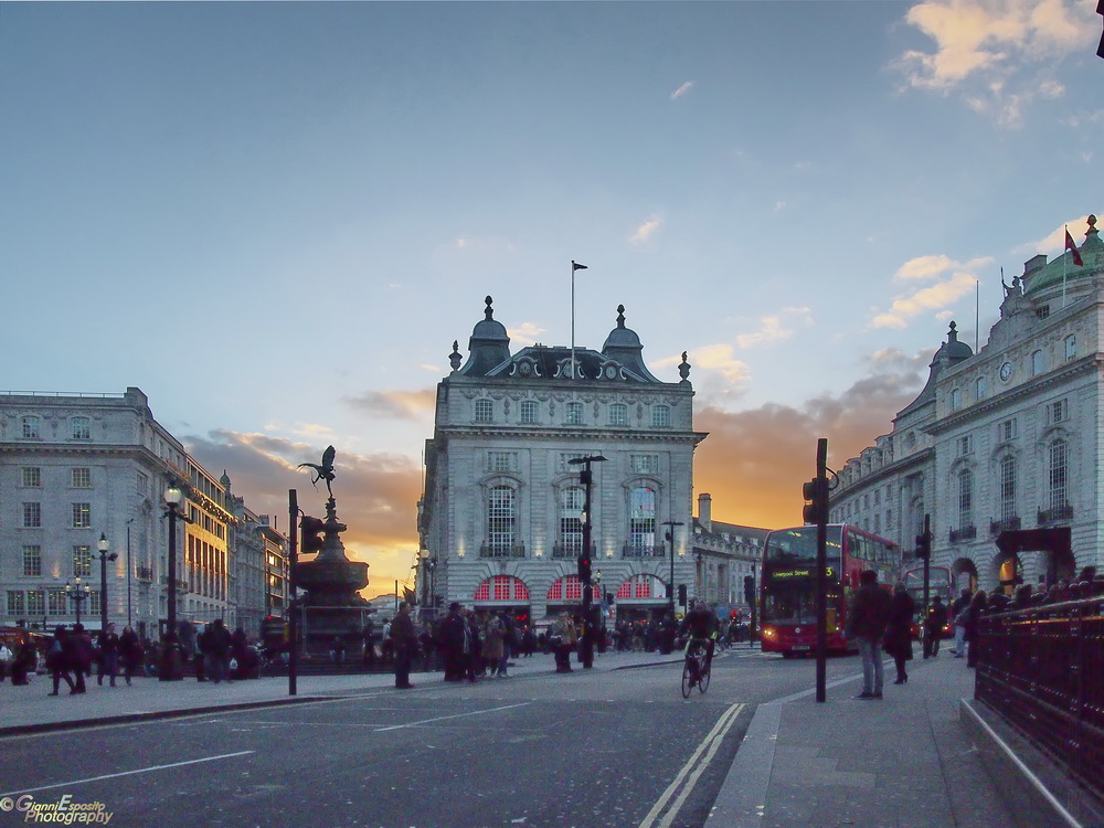 Tramonto a Piccadilly Circus