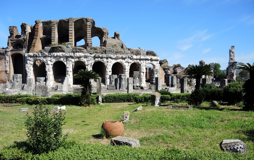 Capua ( Santa Maria Capua Vetere9 : L'anfiteatro dove combatteva Spartaco