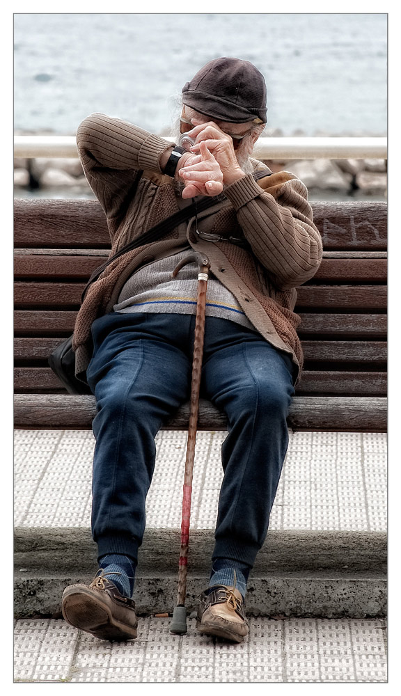 Una lente per aiuto..