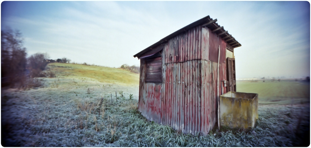 dorme ancora la campagna... ;/) pinhole