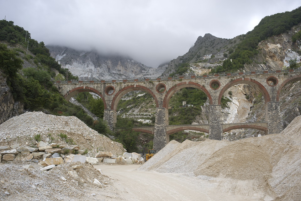 Carrara - Il ponte per Colonnata
