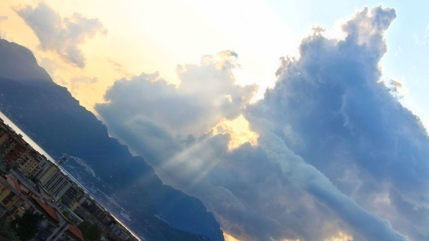 Un raggio di luce sulla citt�