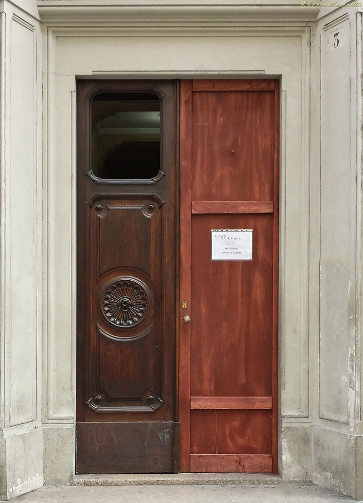 Una porta in Via Garibaldi Torino