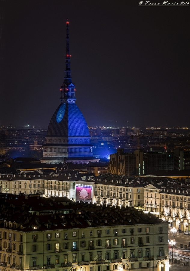 La Mole si tinge di blu. Titolavano i giornanali.