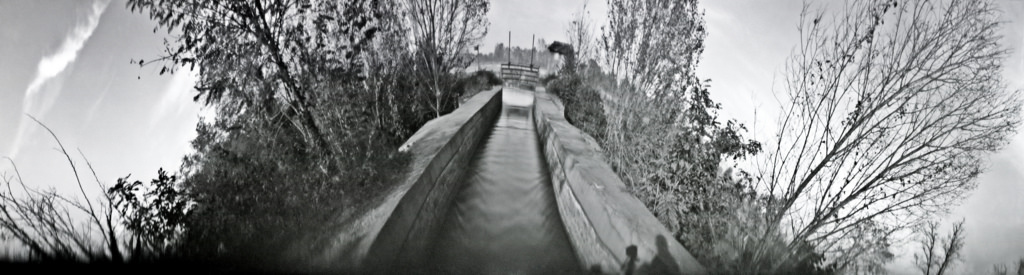 la via maestra in un mondo storto ;/) pinhole anamorfico