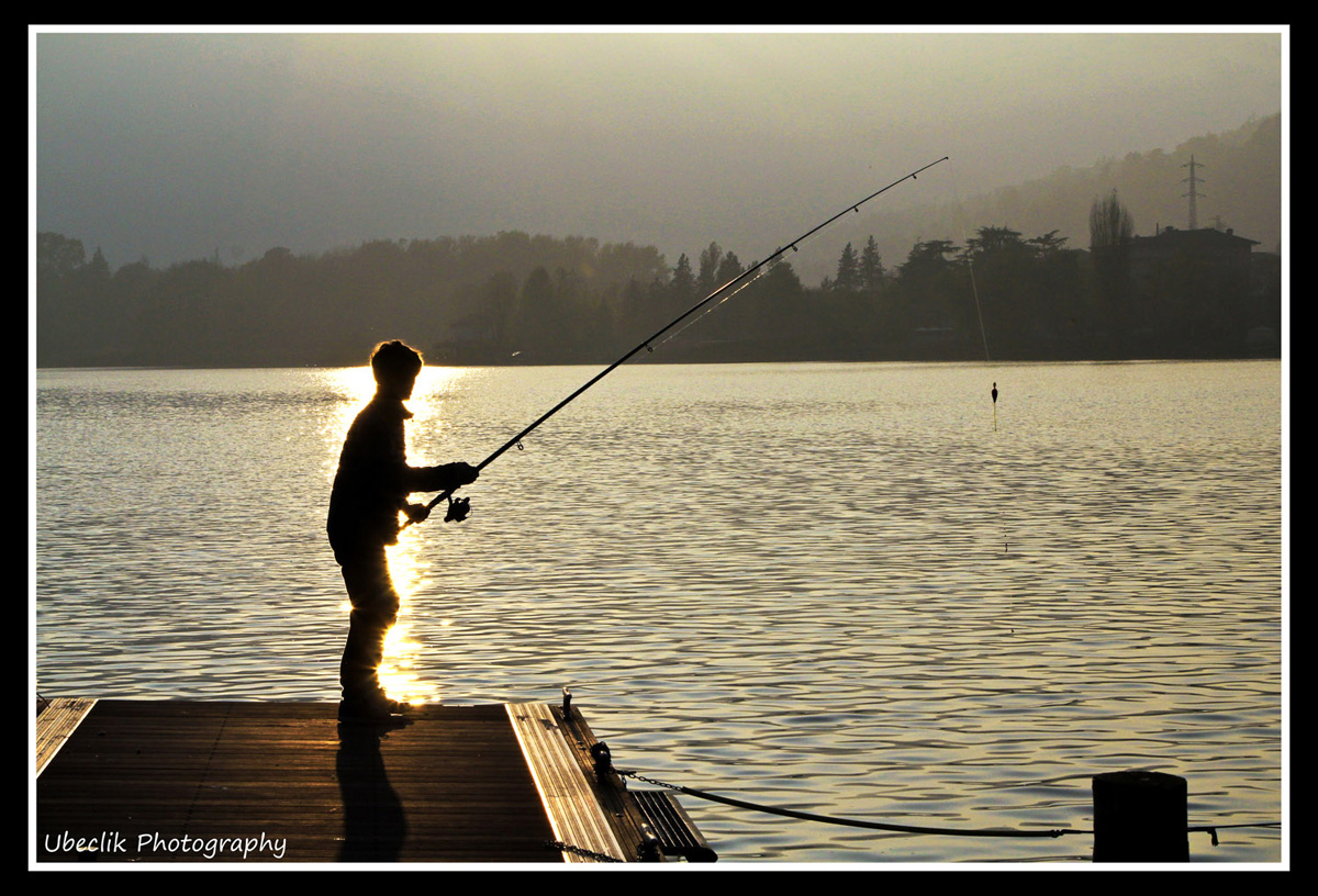 Giovane pescatore al tramonto.....