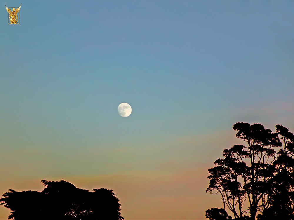 tramonto con la Luna