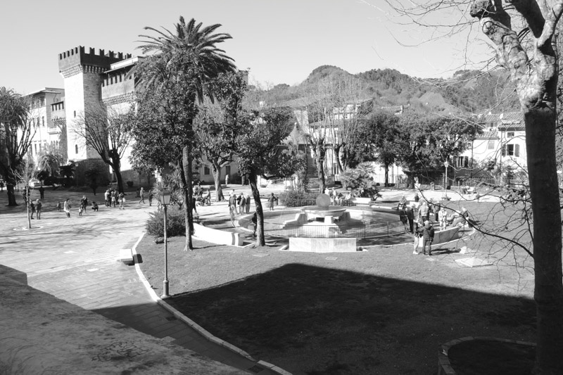 I vecchi e la piazza