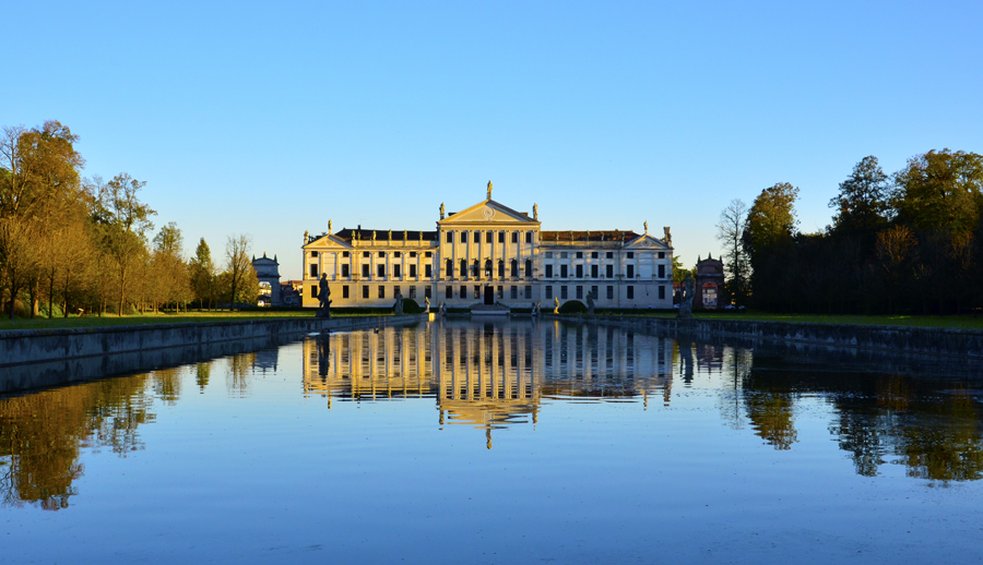 Villa Pisani ..all'imbrunire.